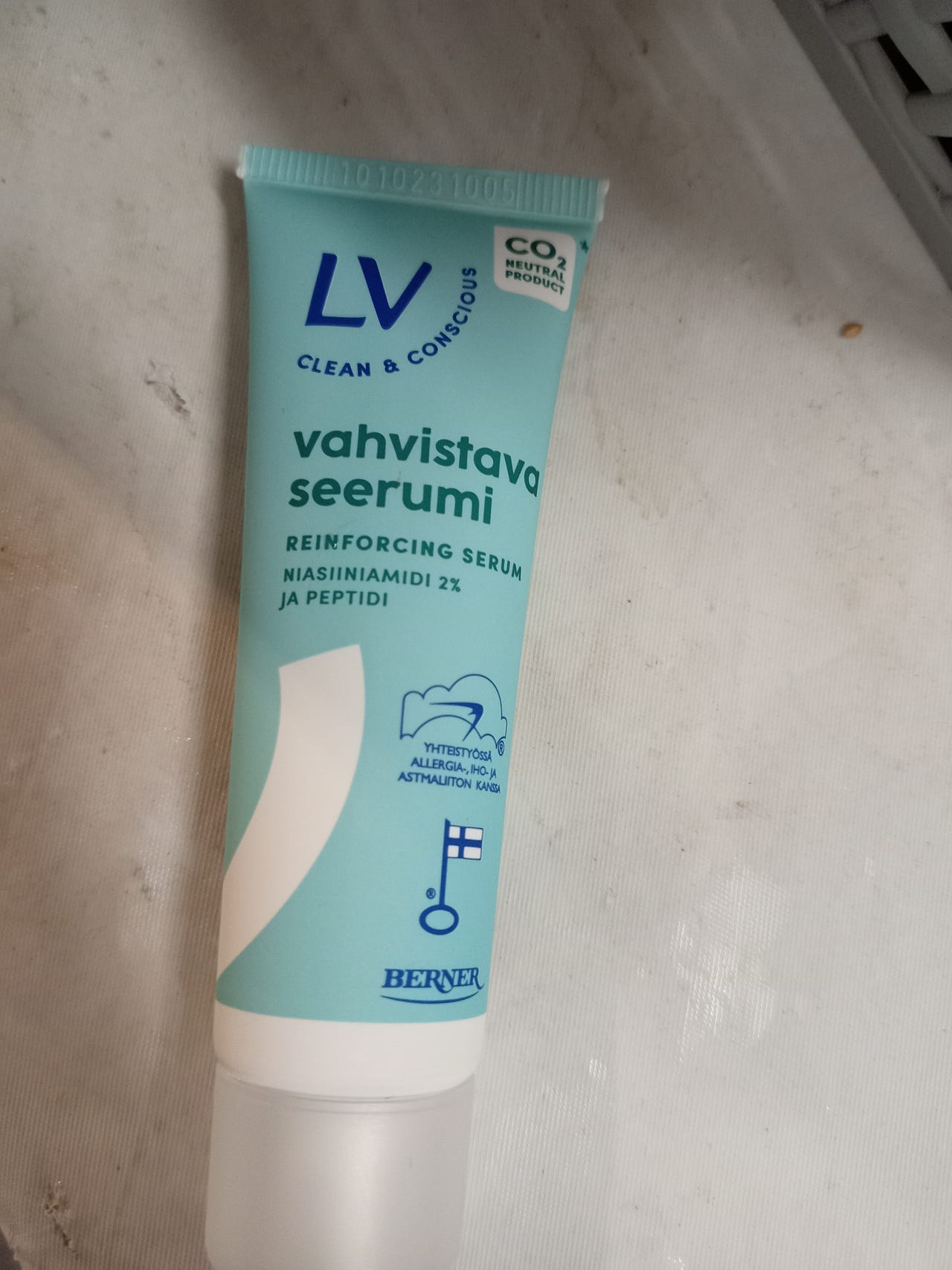 Lv vahvistava seerumi kasvoille