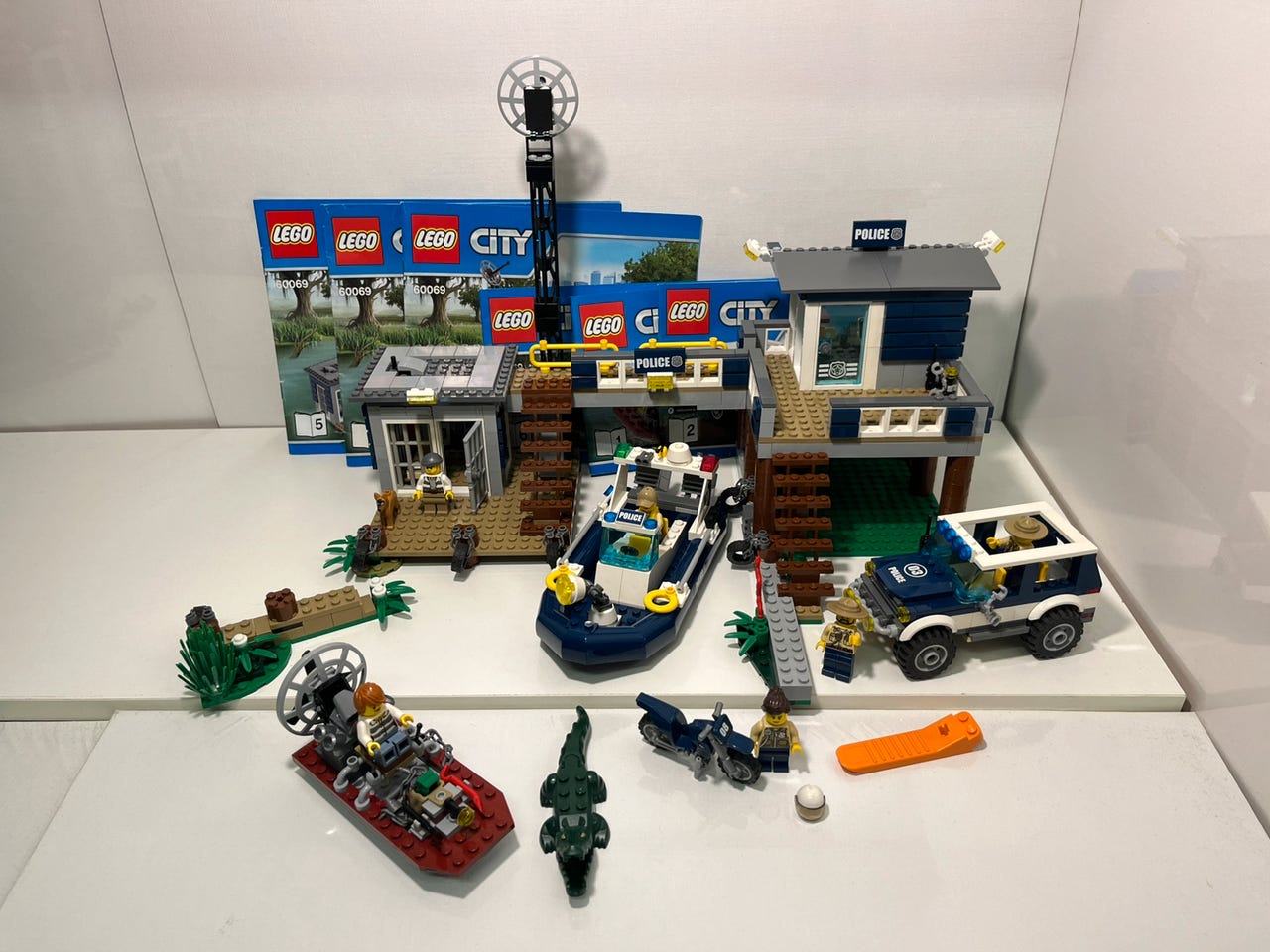 Lego City 60069 Swamp Police Station Tori