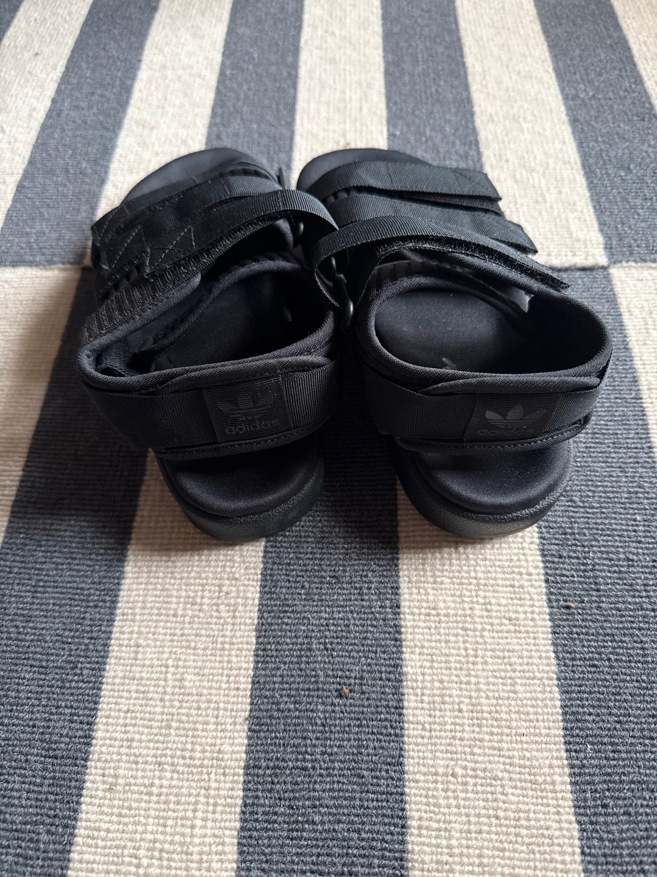 Adidas sandaalit