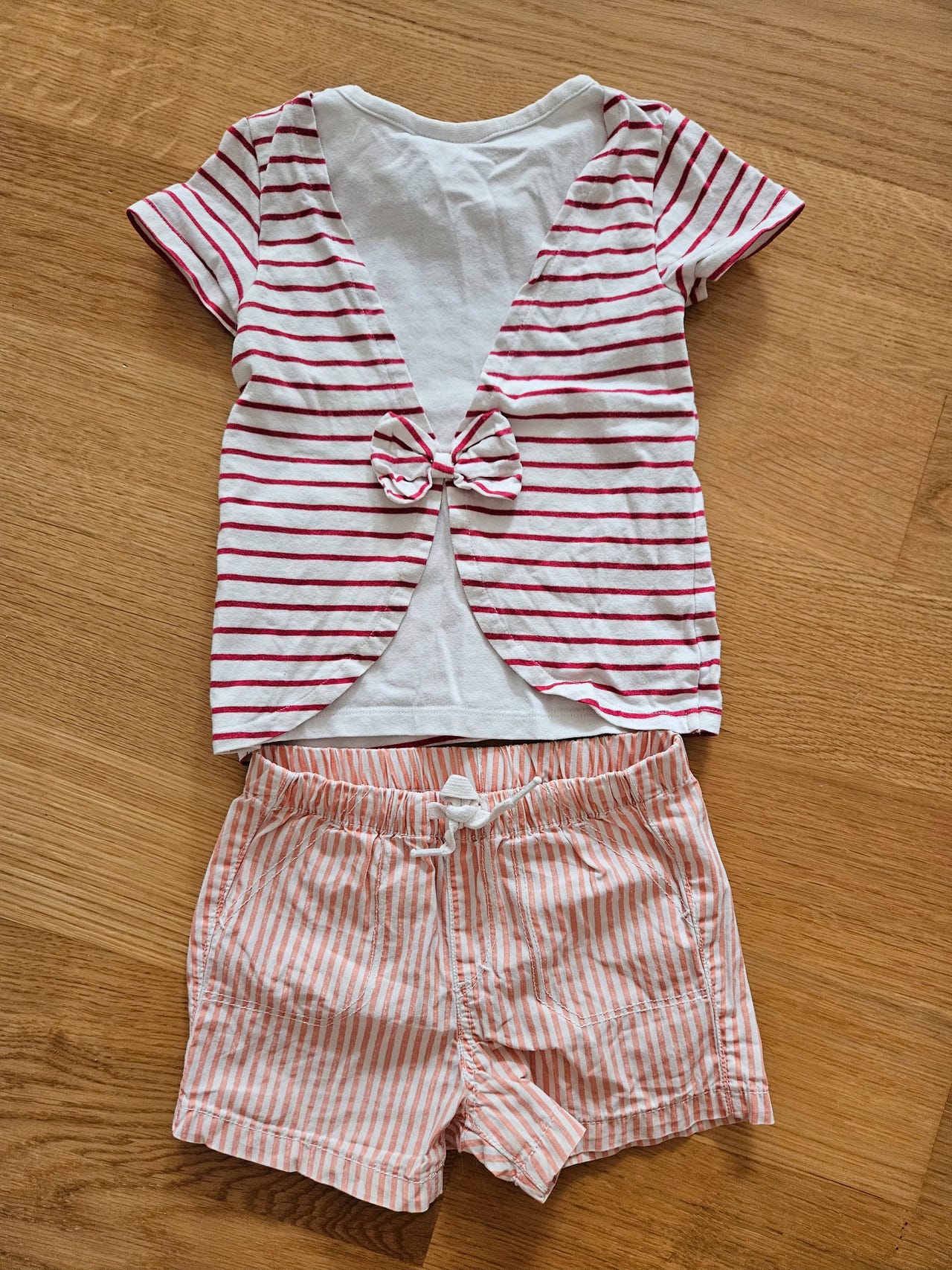 Shortsit ja t-paita 80