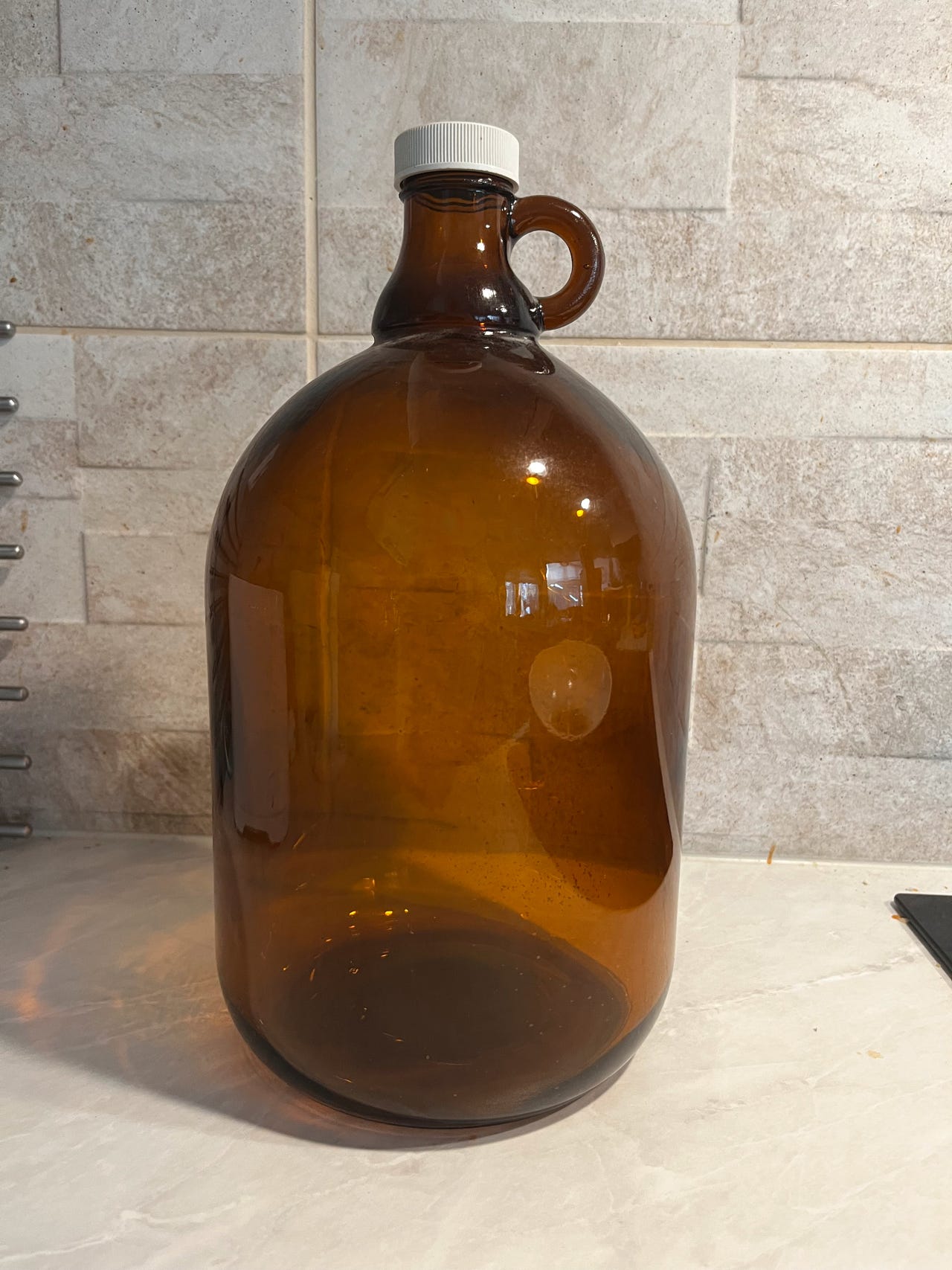 Ruskea pullo 4,5l | Tori