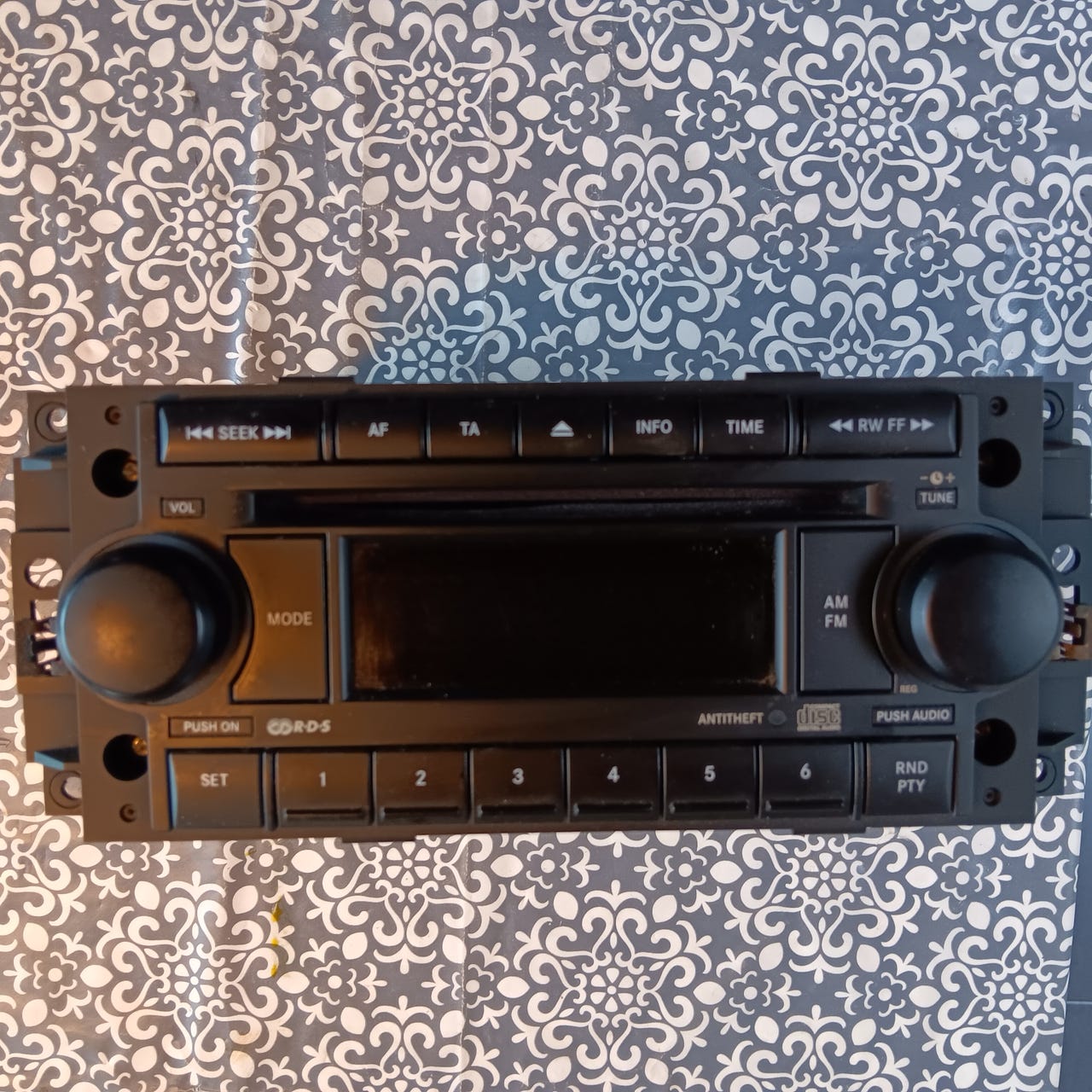 CHRYSLER RADIO/CD PO5091509AG soitin.Hyvä.