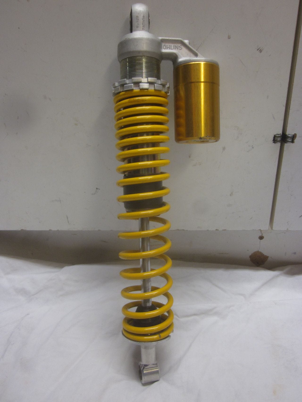 öhlins iskunvaimennin 395mm