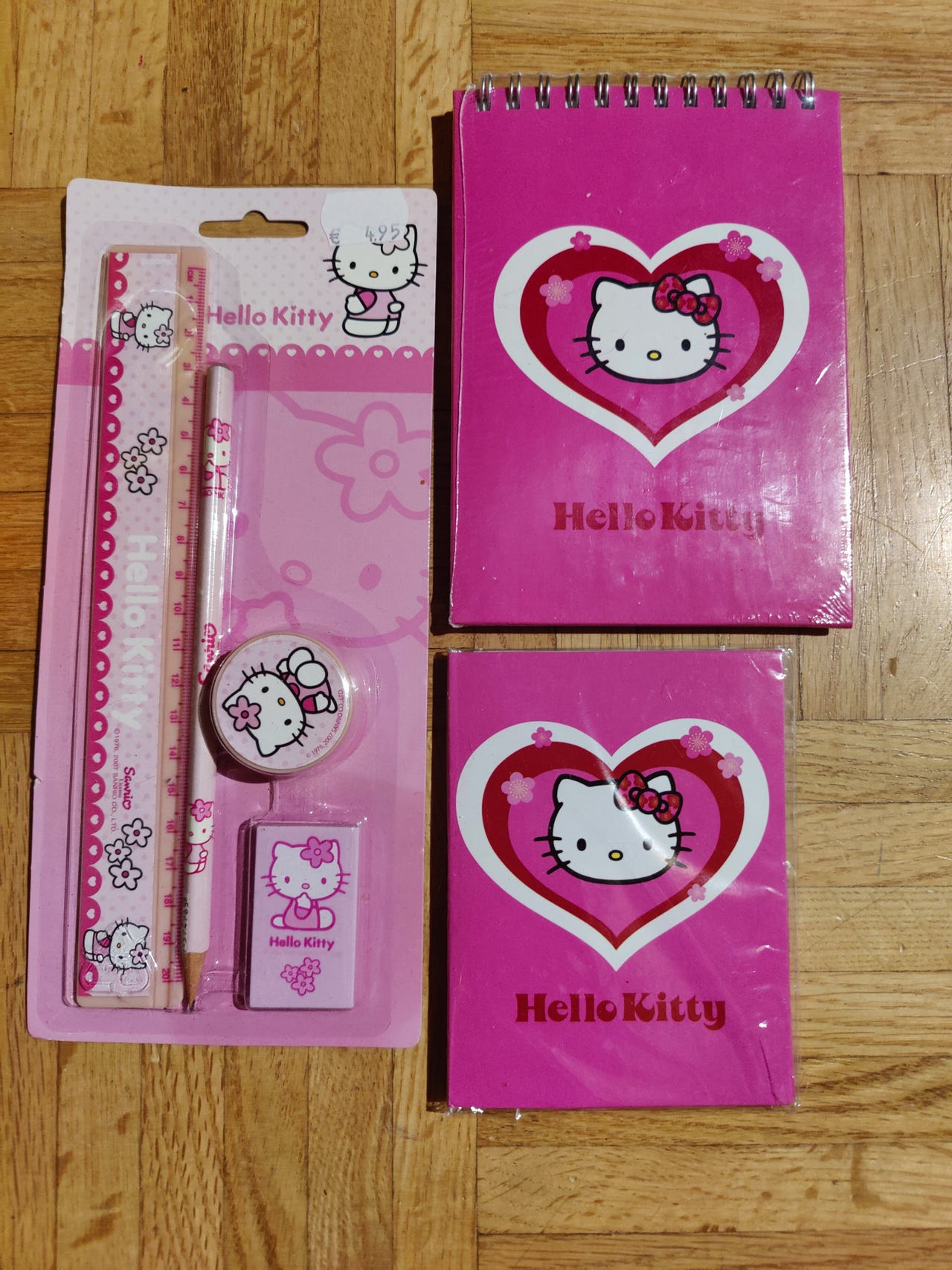 Hello Kitty -toimistotarvikkeita
