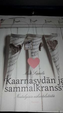 Kaarnasydän ja sammalkranssi askartelukirja