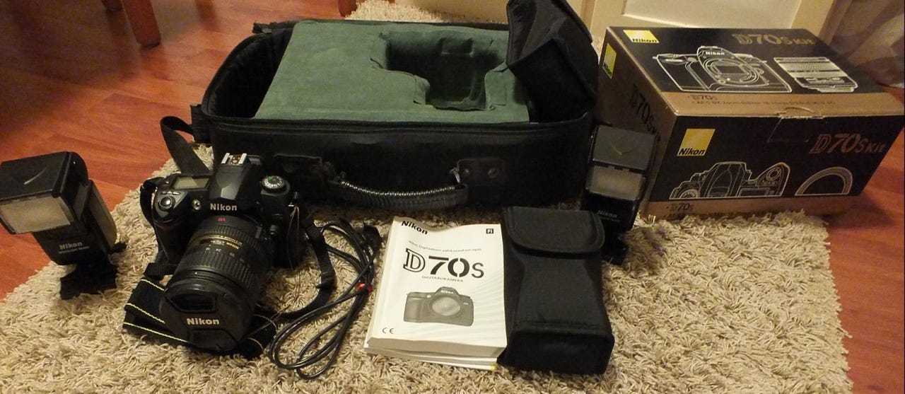 Nikon D70s järjestelmäkamera
