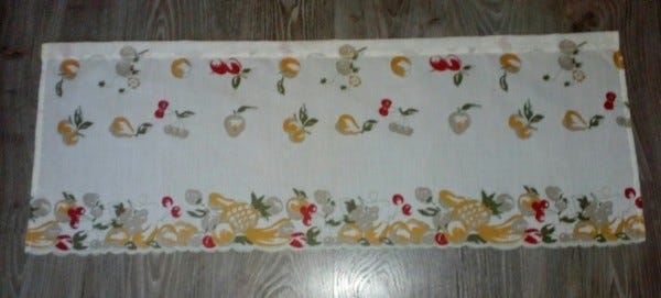 Kaksi pientä verhokappaa 98x35cm