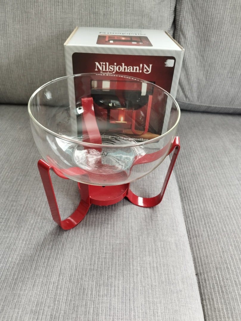 Lasikulho kynttilänlämmittimellä