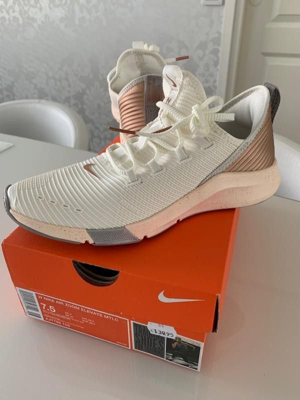 Nike air zoom elevate mtlc hot sale