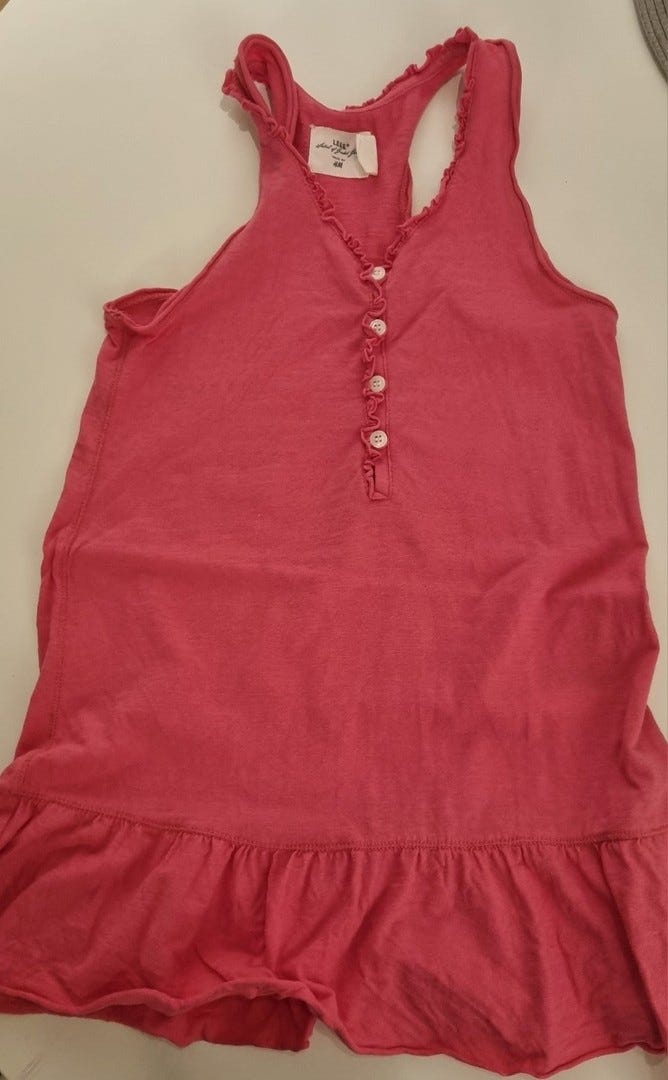2 H&M mekkoa, koko 122-128. 2 kpl/1 eur