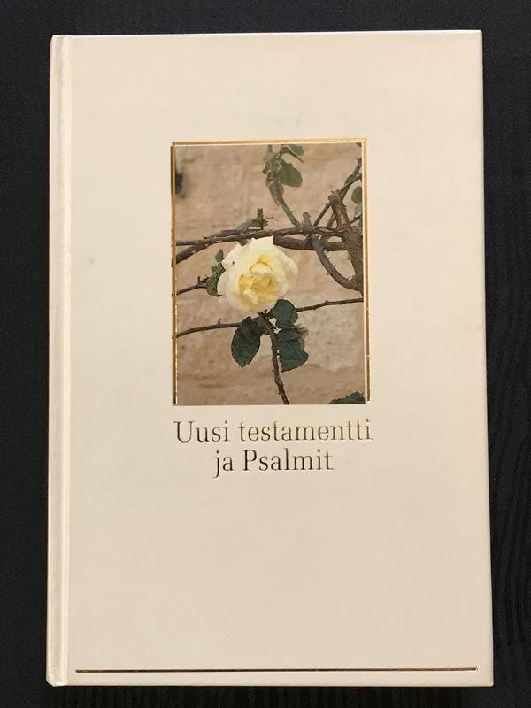 Uskonnolliset kirjat (2 kpl)