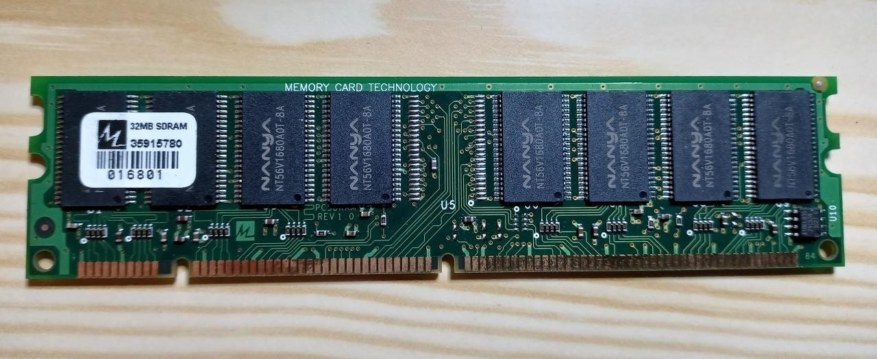 Nanya NT56V1680AOT-8A 32MB muistikampa