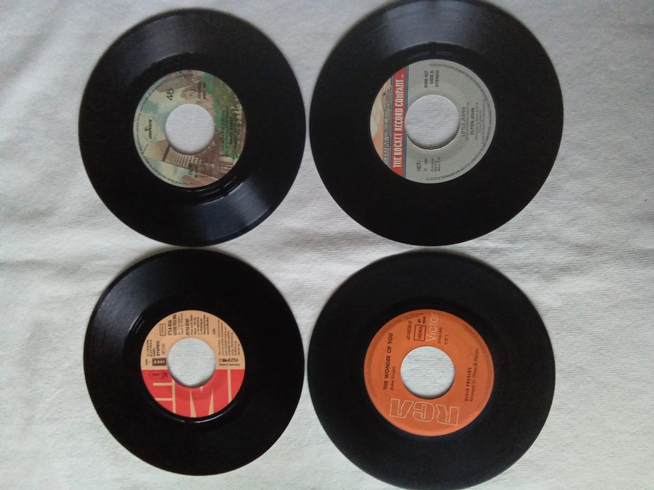 Ulkolaisia single levyjä 1960-1980 luvuilta