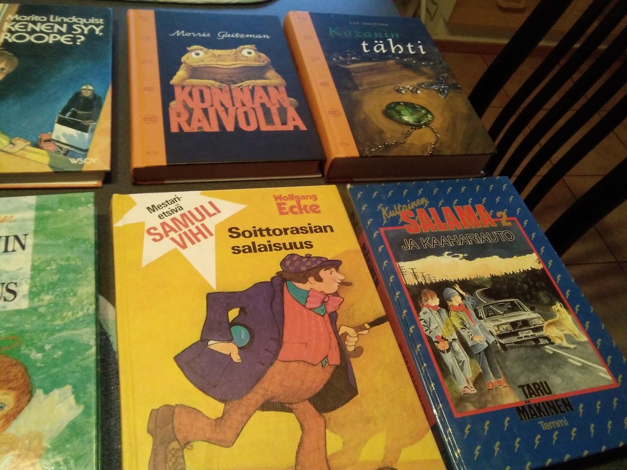 Nuortenkirja x 9