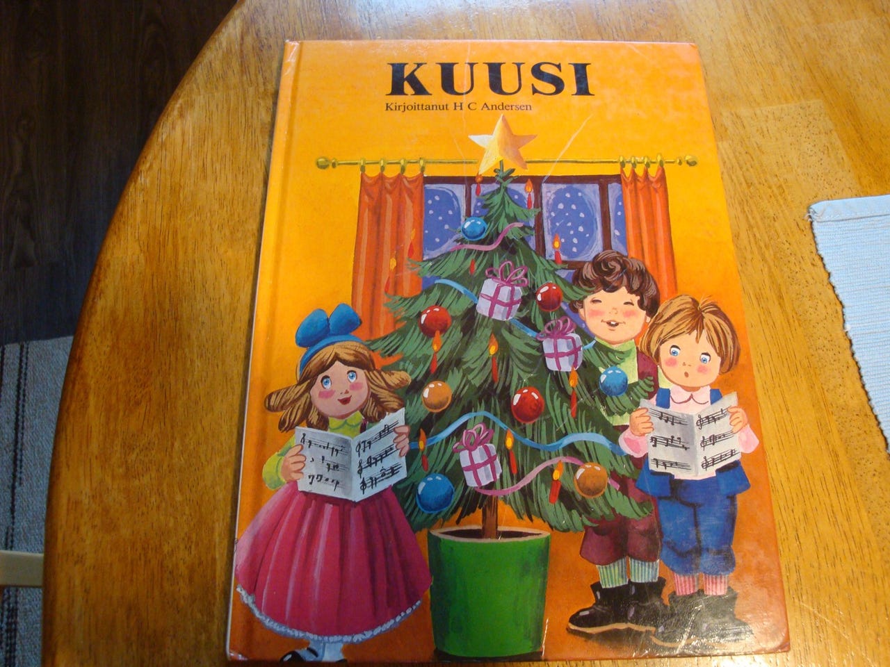 Kuusi lasten kirja