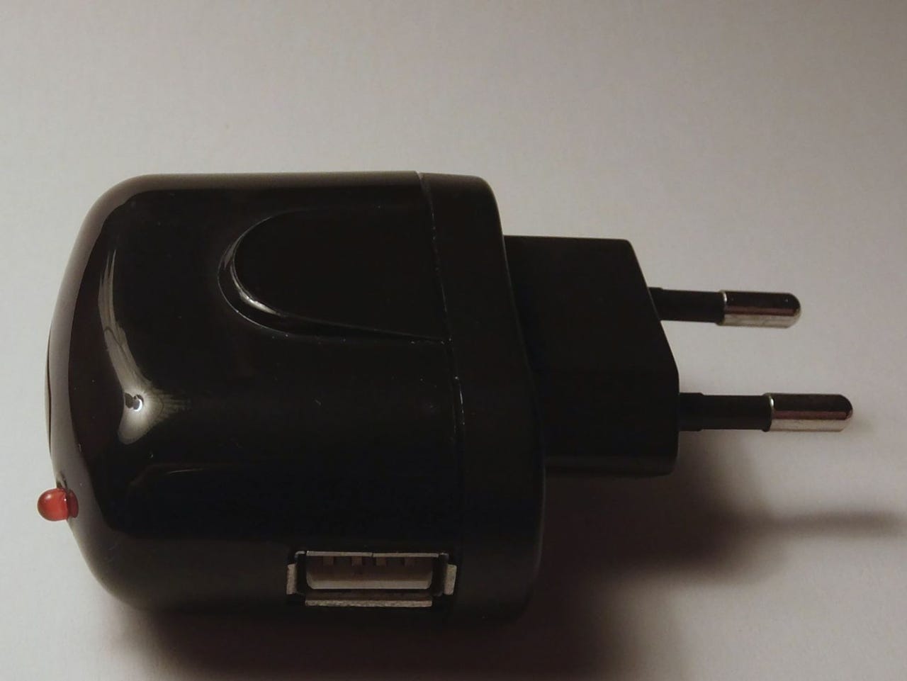 Usb-laturi