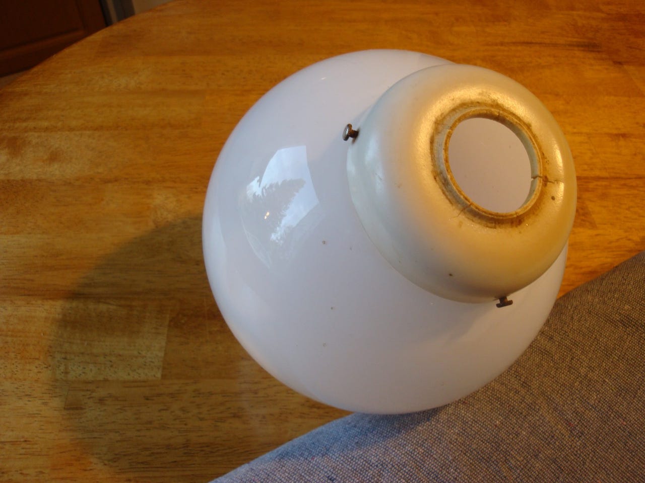 Opaalilasinen pallo