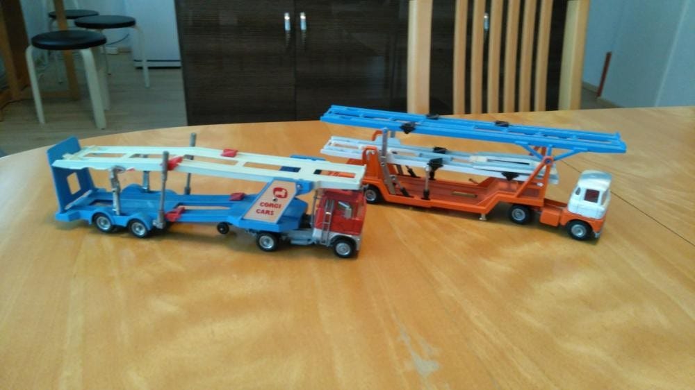 CorgiToys autonkuljetusrekat 2 kpl vintage