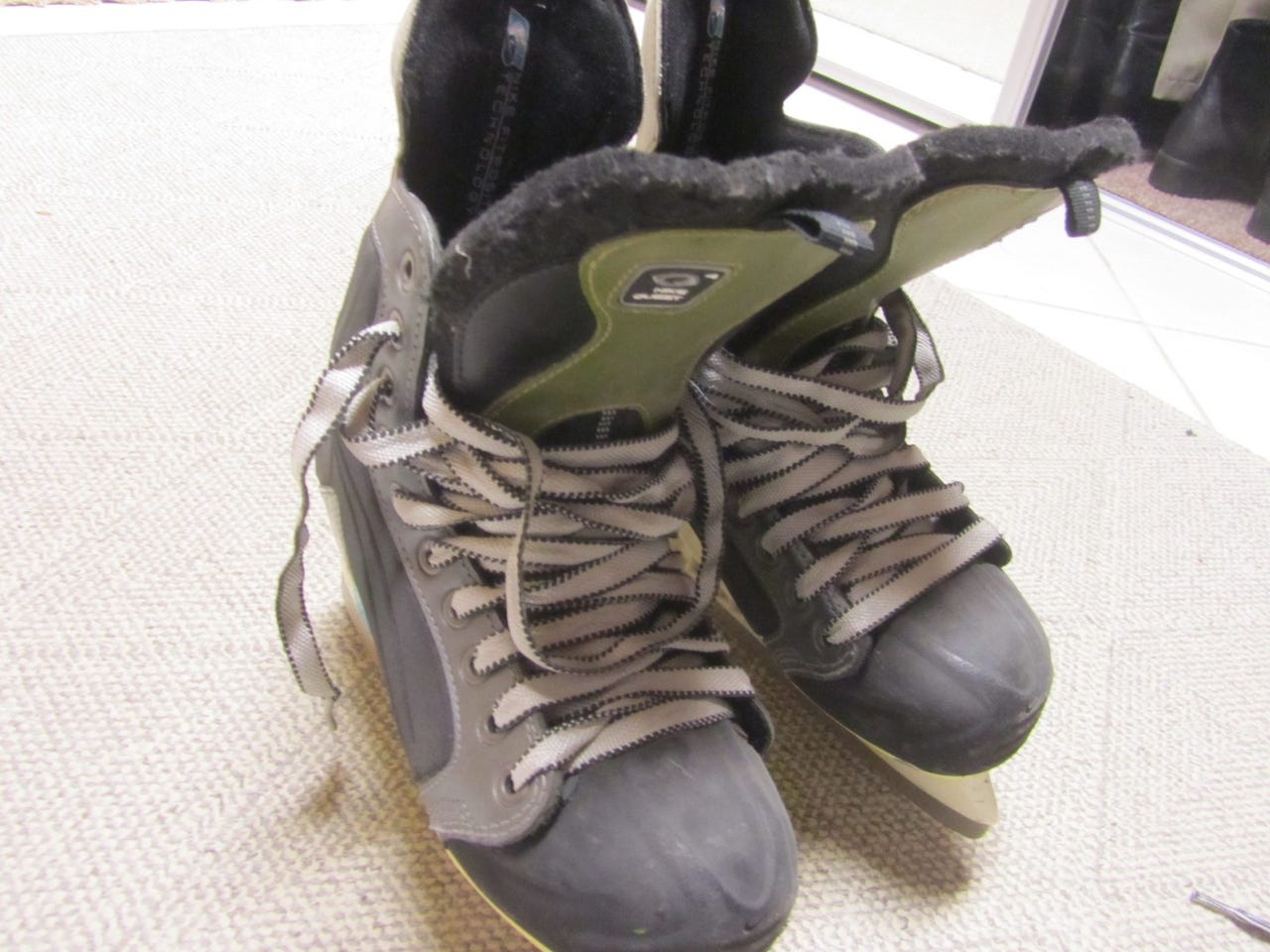 Poikien hokkarit Nike Quest 4
