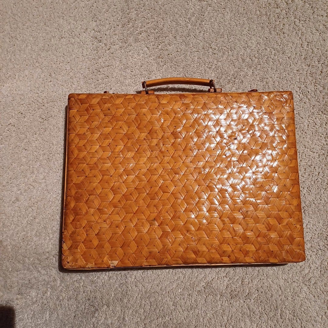 Vintagesalkku, puuta, korjattavaksi, uusiokäyttöön, käsintehty