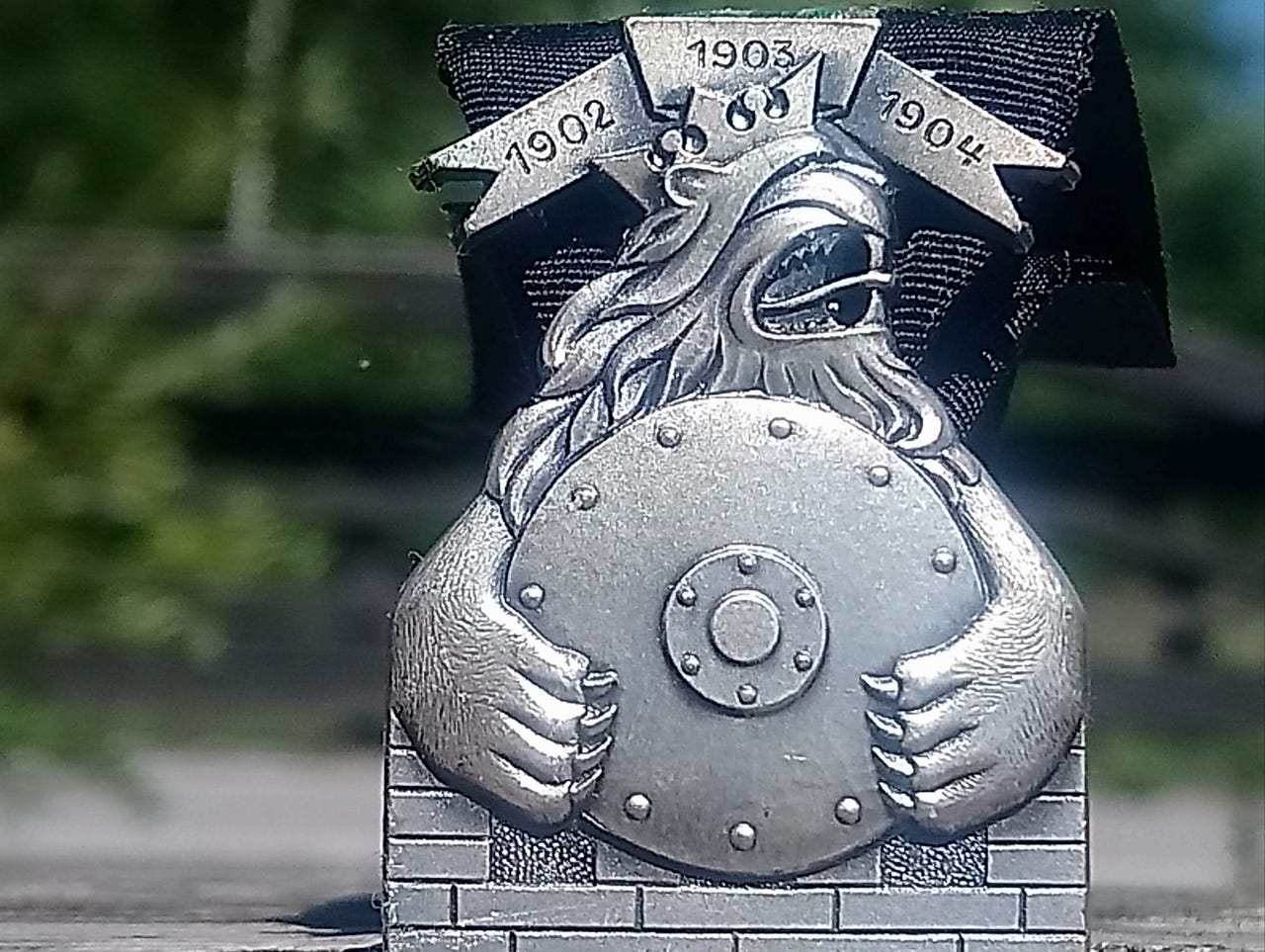 Kutsuntalakkolaisten muistomitali 1934. Koko 42*30 mm. Hyväkuntoi