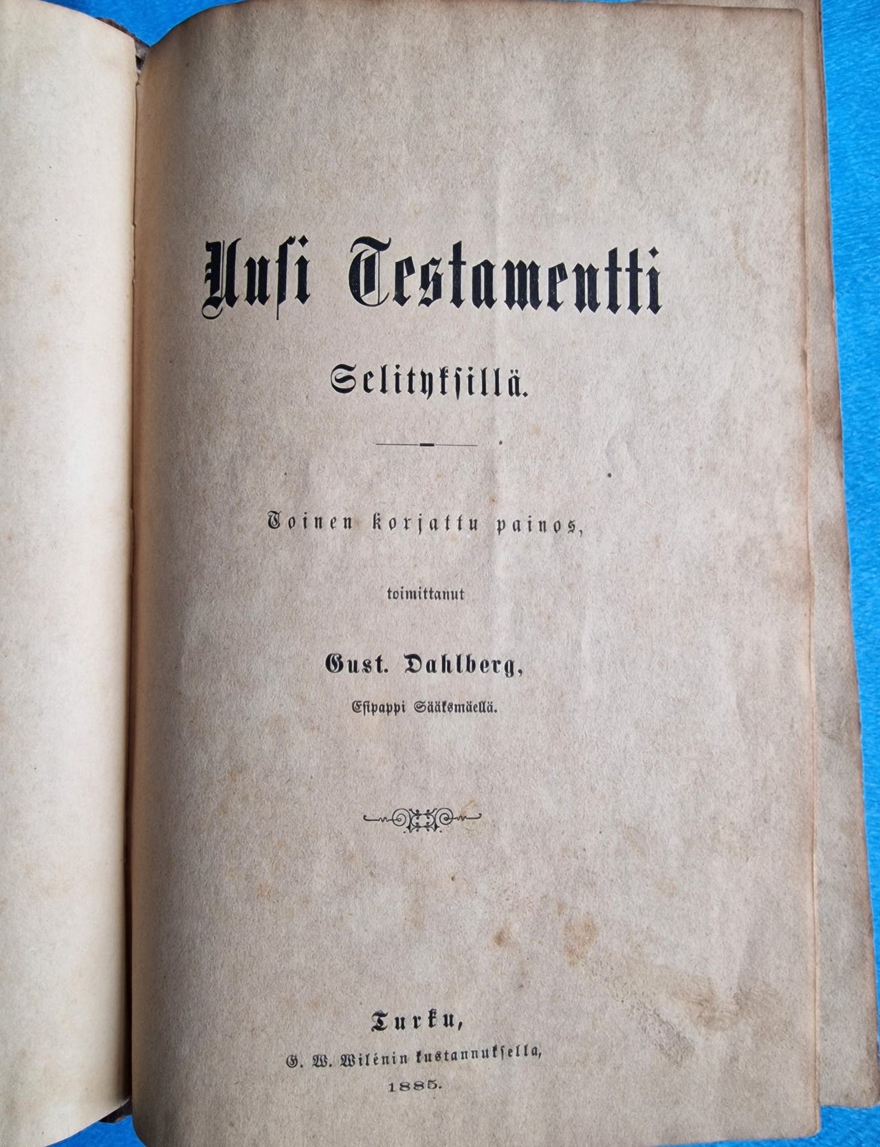 Uusi Testamentti selityksillä | Tori