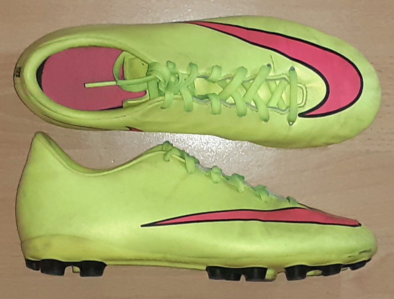 Junior football boots