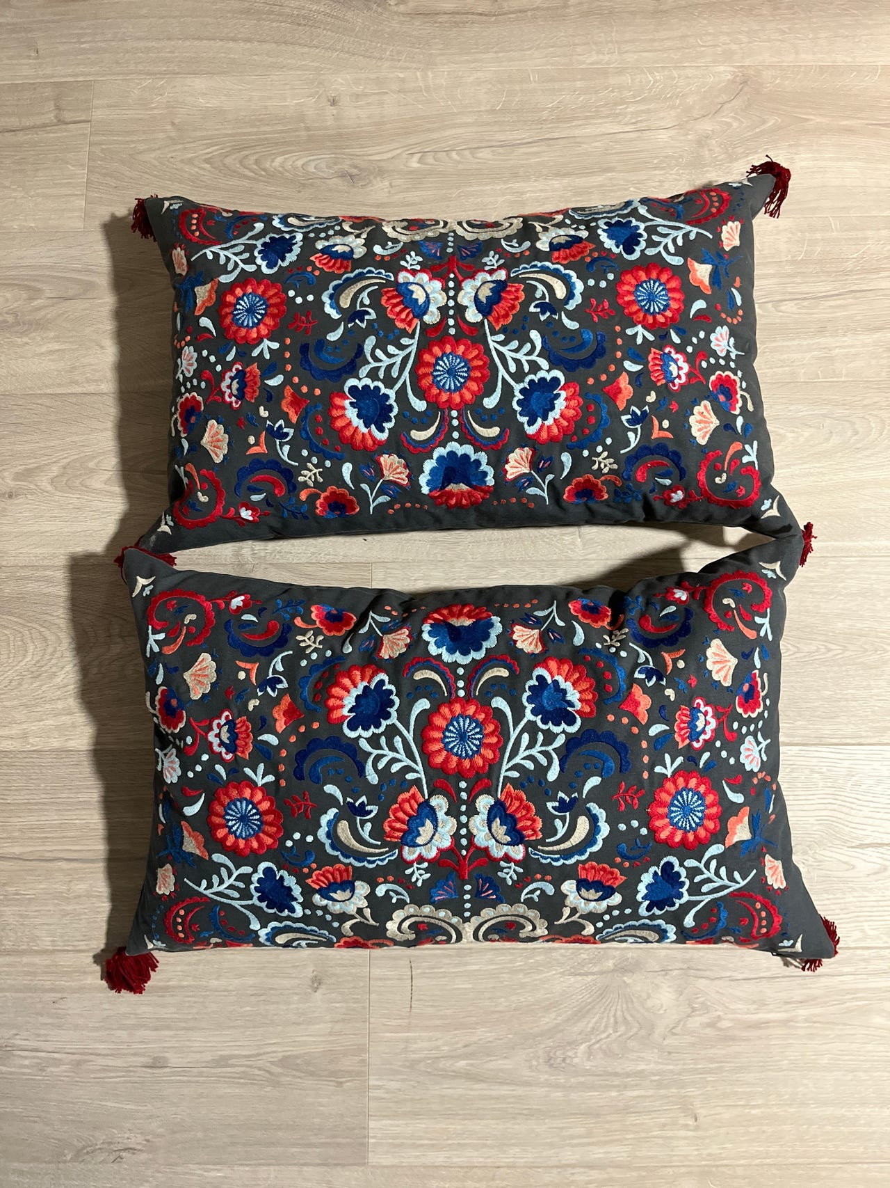 Decorative cushions, pair