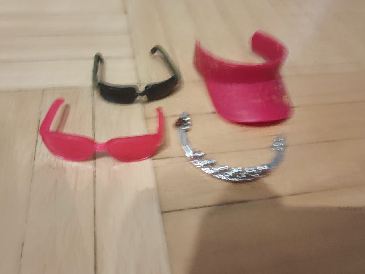 Barbien päähineitä ym
