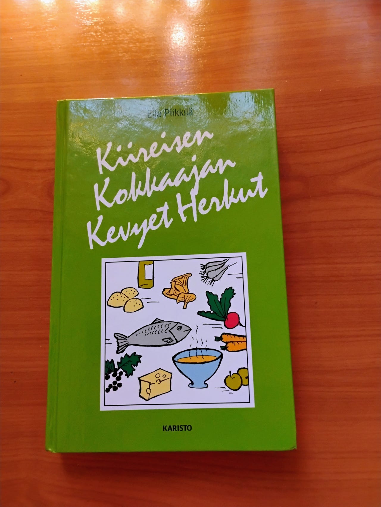 Kiireisen kokkaajan kevyet herkut kirja