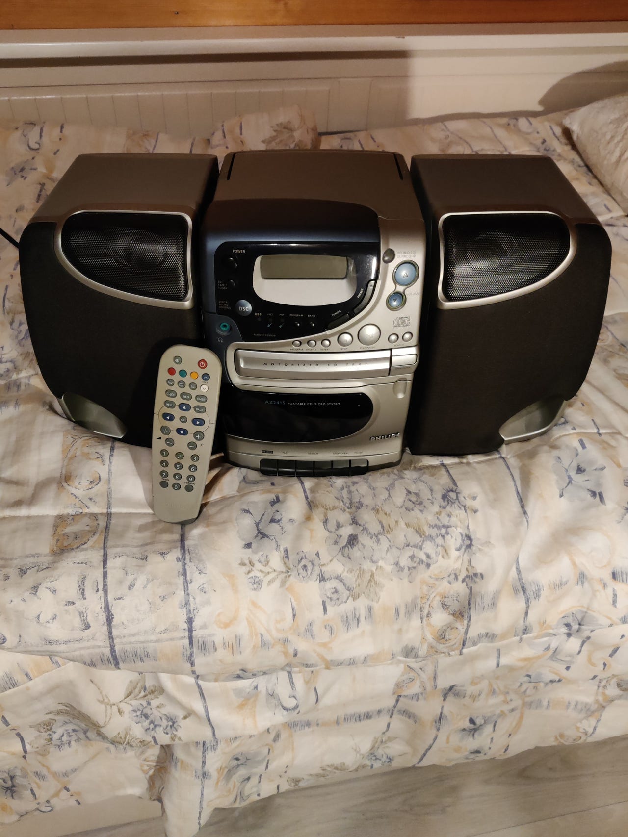 Philips   radio soitin  CD ja kasettipes +kaukos vain nouto