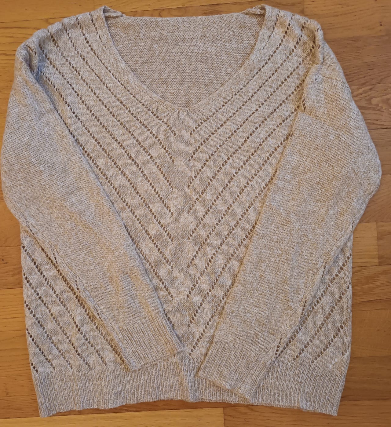 Uusi beige neulepusero