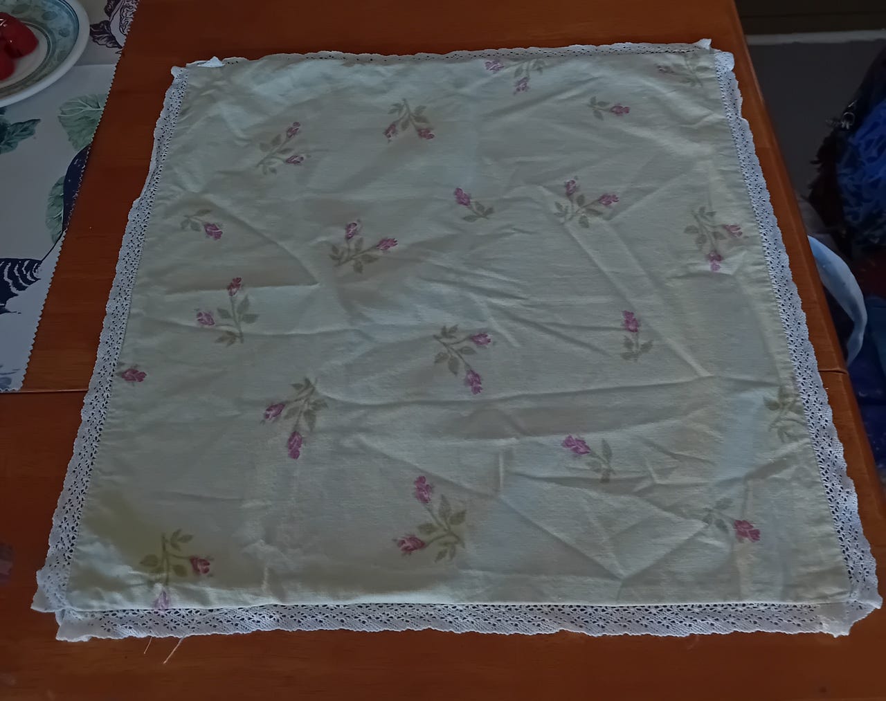 Romanttinen pitsi-kukkakuosinen tyynynpäällinen herkkä shabby chi
