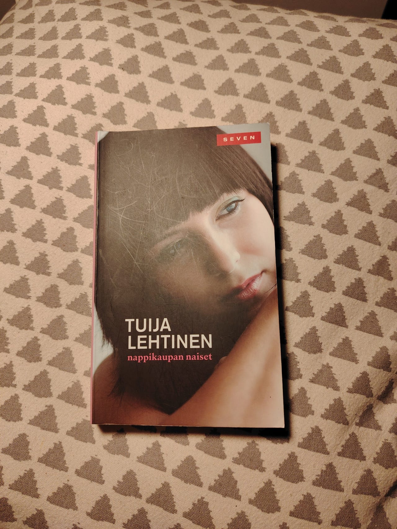 Tuija Lehtinen Nappikaupan naiset