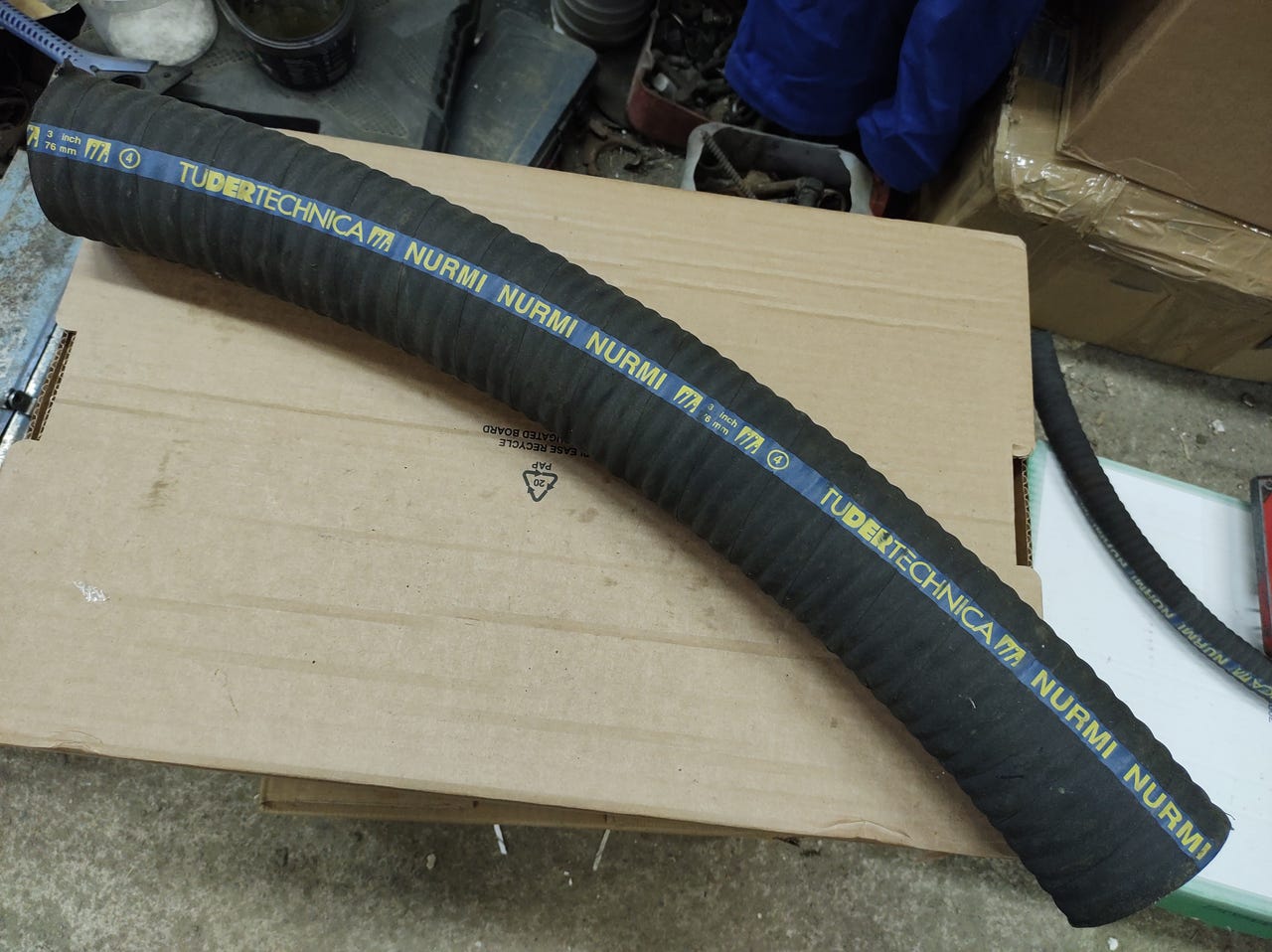 Öljynkestävä letku 3"/76mm