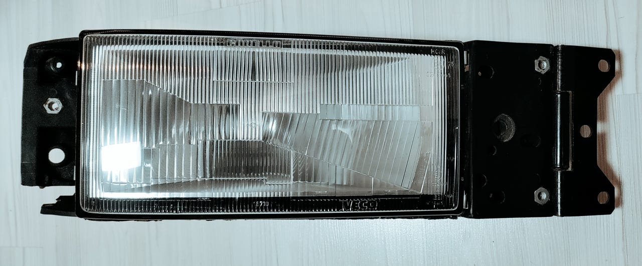 Iveco Eurocargo 75E14 ajovaloumpio oikea