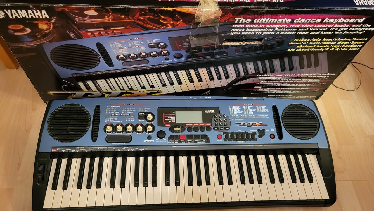 キーボード　YAMAHA　DJX PSR-D1 Yamaha DJX (Portatone PSR-D1) – SynthMania