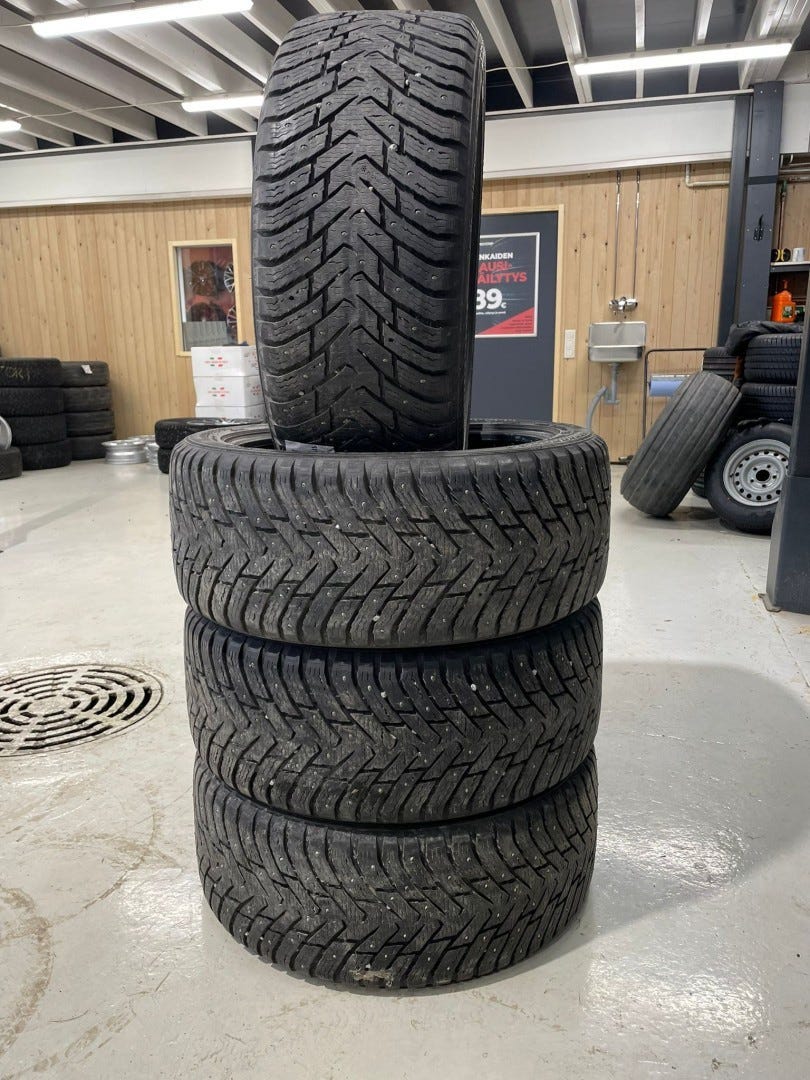Käytetyt Nastarenkaat 275/40R21 Hakkapeliitta 8