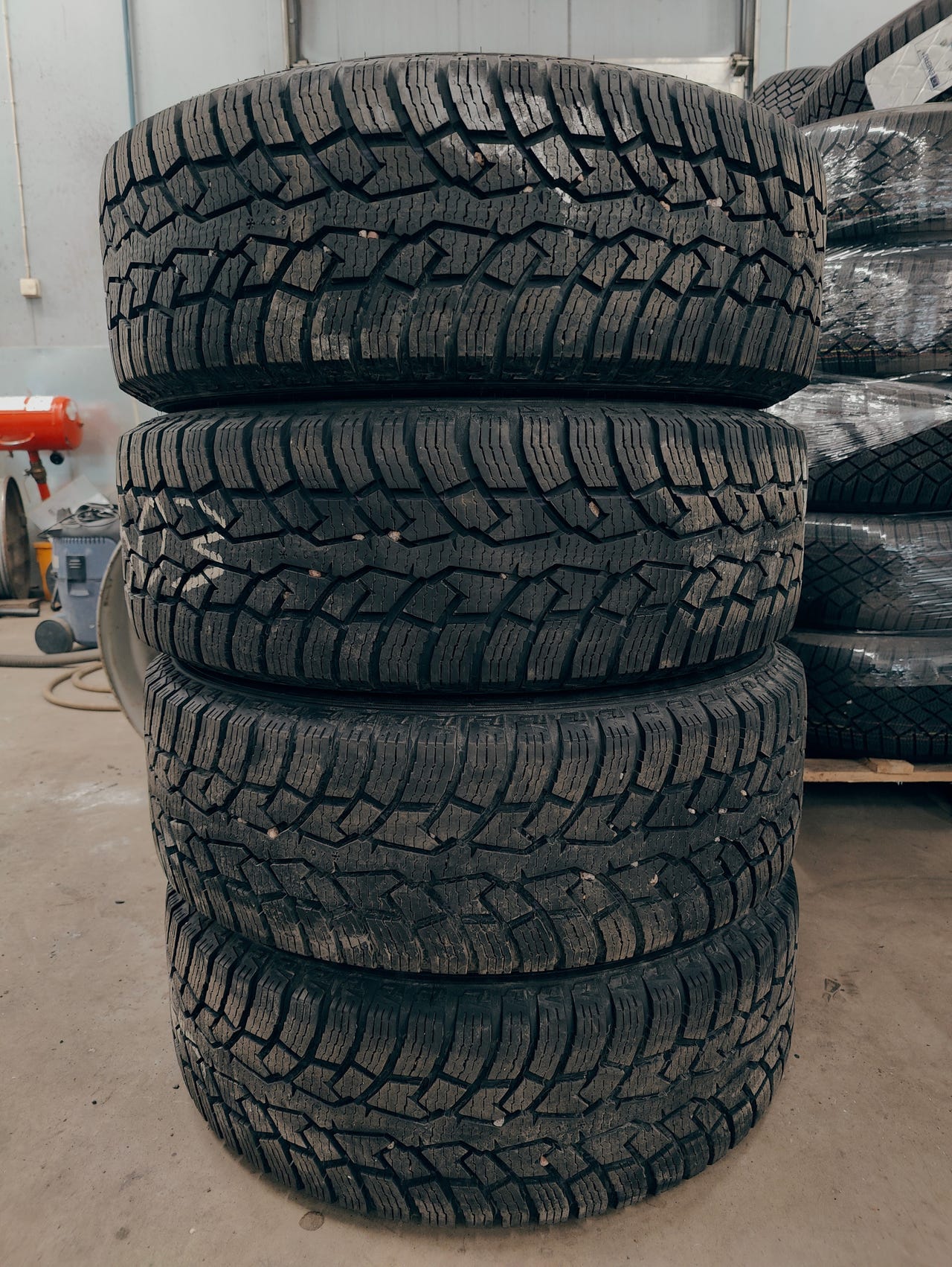 Ensiasennus Nokian Hakkapeliitta CR4 215/60R17C kitkarenkaat