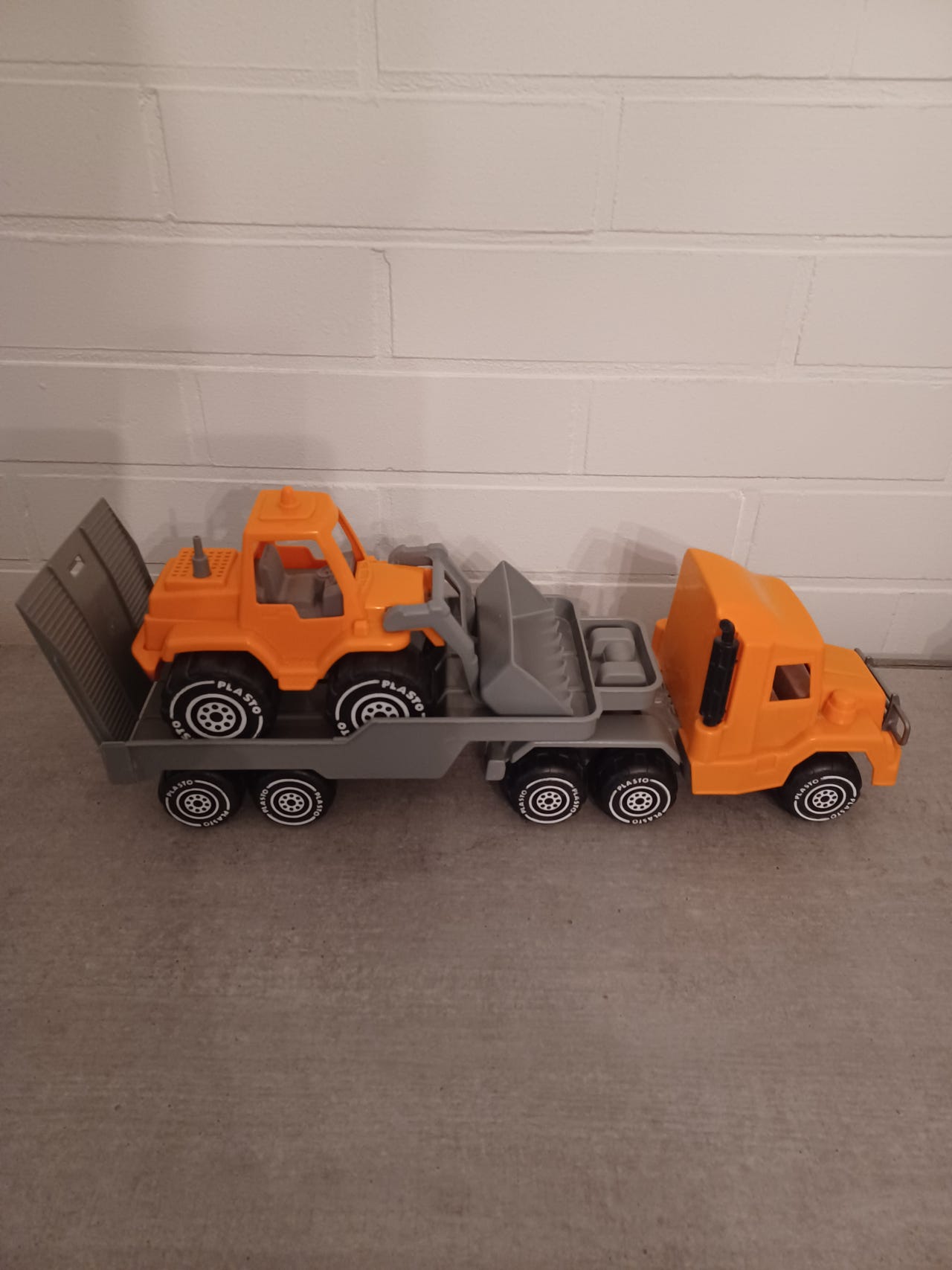 plasto-auto-2kpl-tori