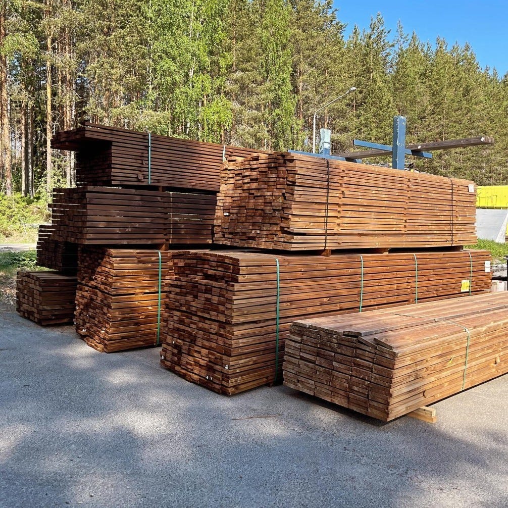 Painekyllästettyä puutavaraa edullisesti pihasta