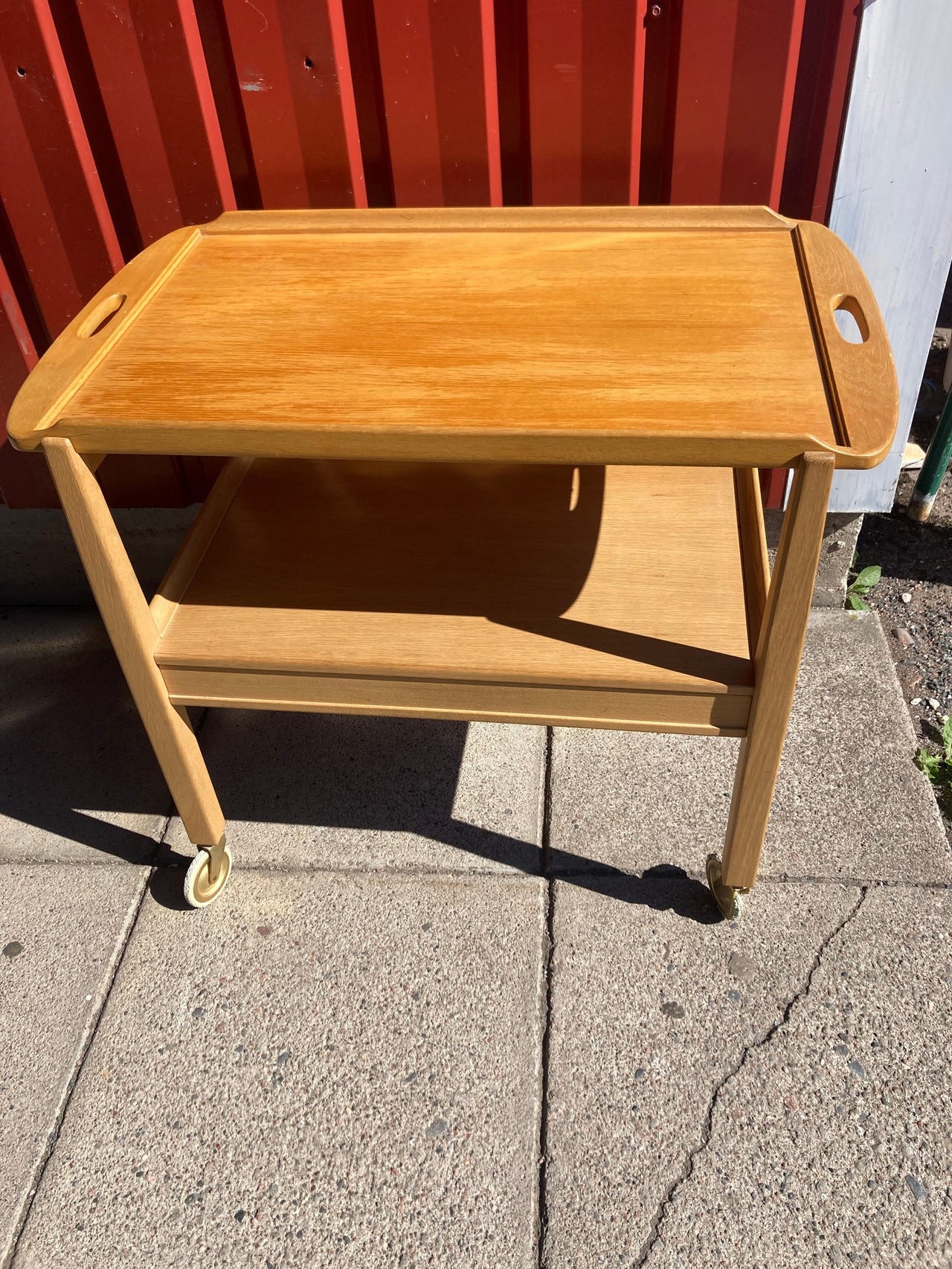 Vintage tarjoilupöytä