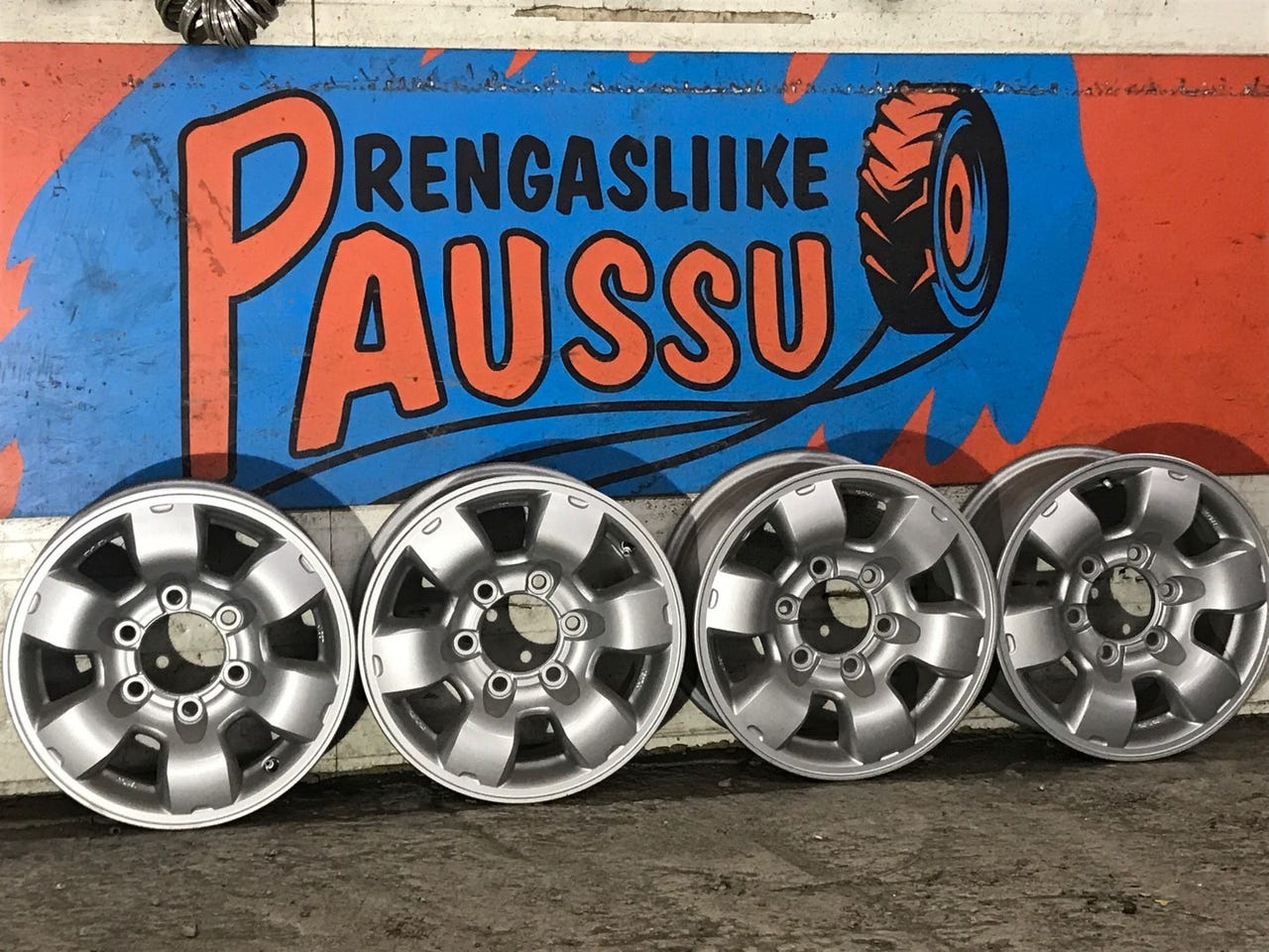 Käytetty NISSAN vannesarja 6x139,7 ET 40 KR 100 7x15