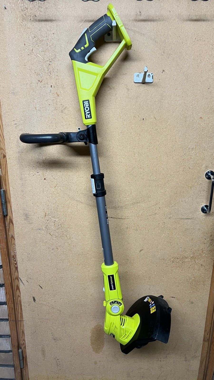 Ryobi OLT1832 akkutrimmeri Tori