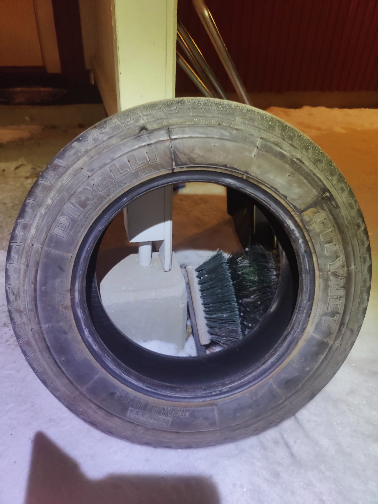 Pirelli 185/75 R16 C kesärengas