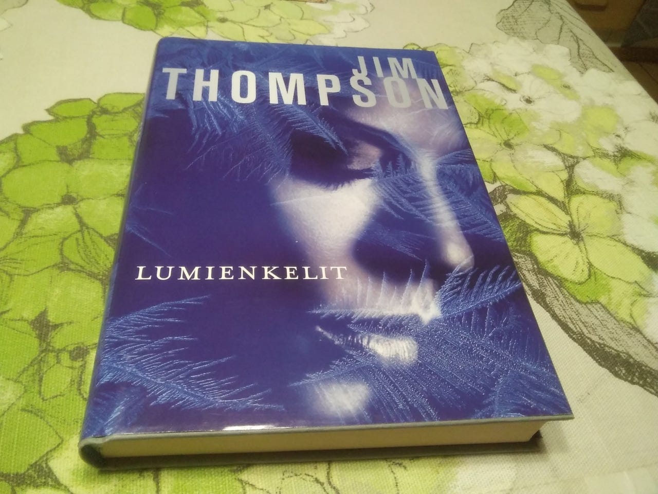 Lumienkelit. Jim Thompson