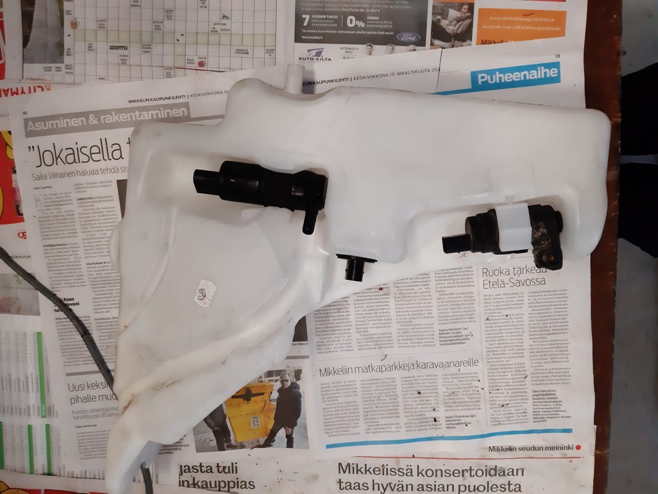 Audi a4 b8 tuulilasin pesusäiliö