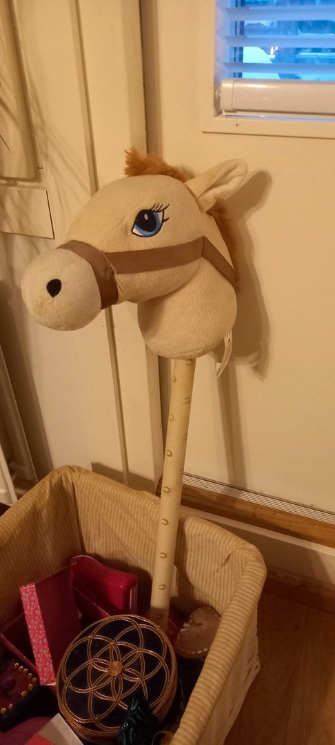 Ääntelevä keppihevonen