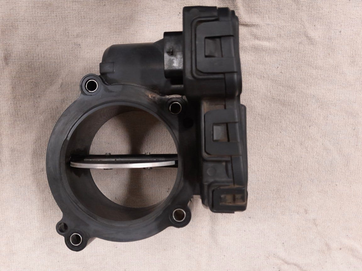 Mercedes-benz om651 kaasuläppäkotelo