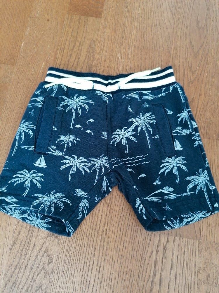Shortsit koko 80